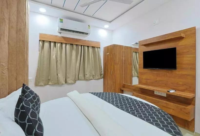 ホテル Monville Group Vadodara