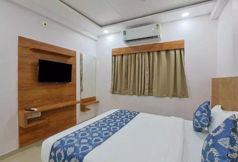 ホテル Monville Group Vadodara