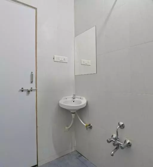 ホテル Monville Group Vadodara