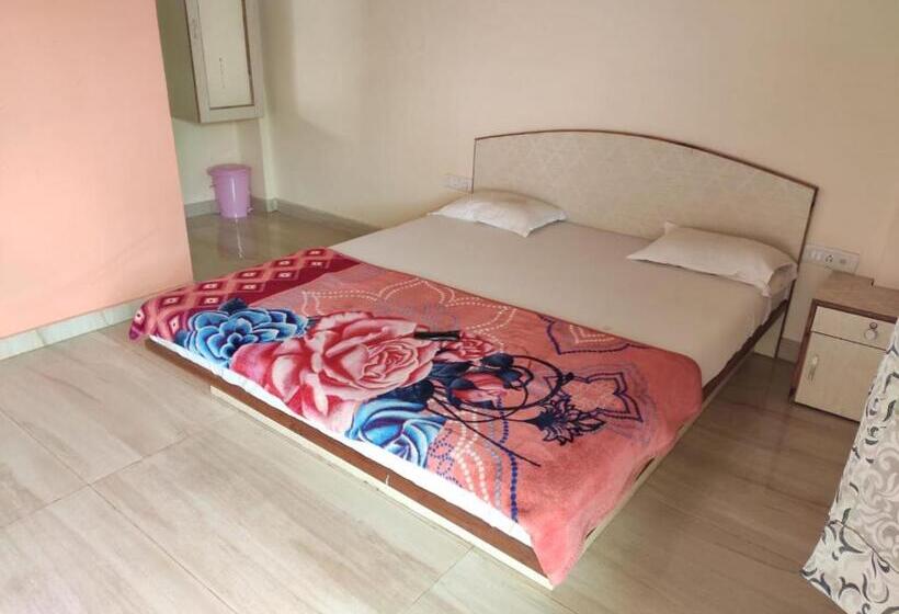 Hotel Pratapgad Corner