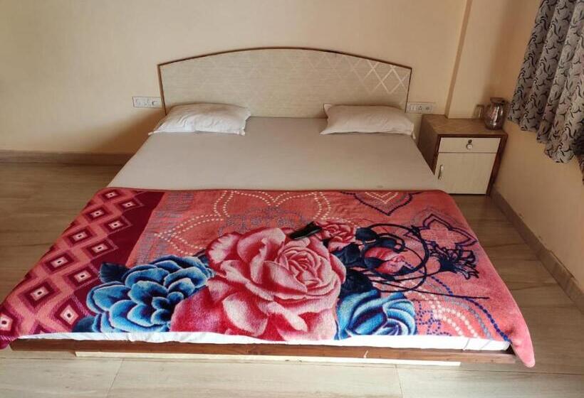 Hotel Pratapgad Corner