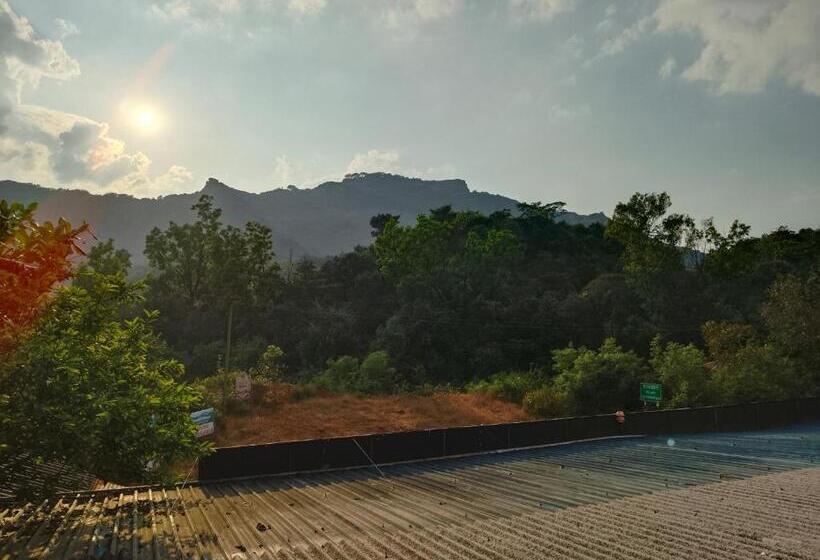 Hotel Pratapgad Corner