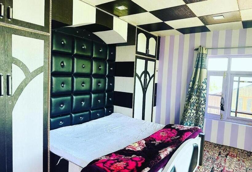 هتل Sheen Homestay