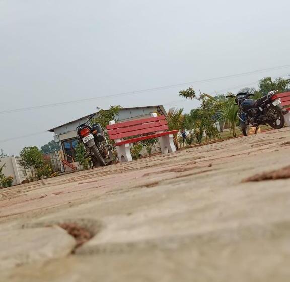 호텔 Shreyash Resorts