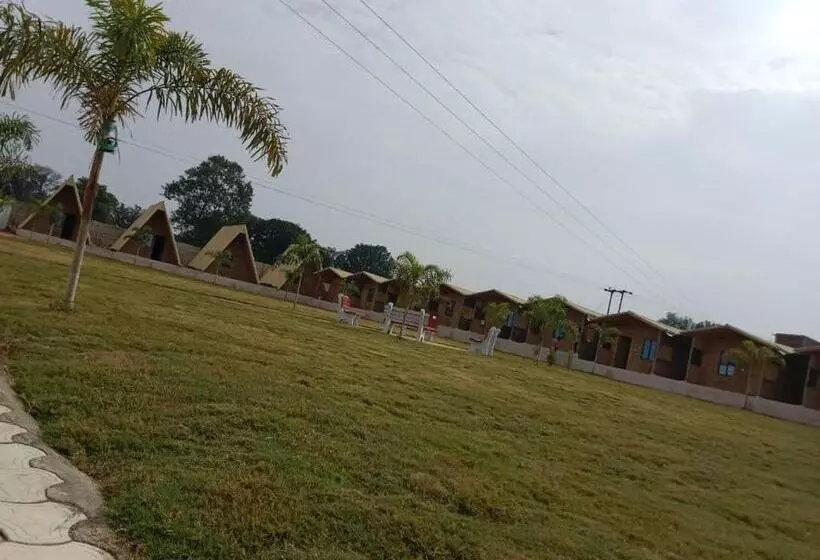 ホテル Shreyash Resorts