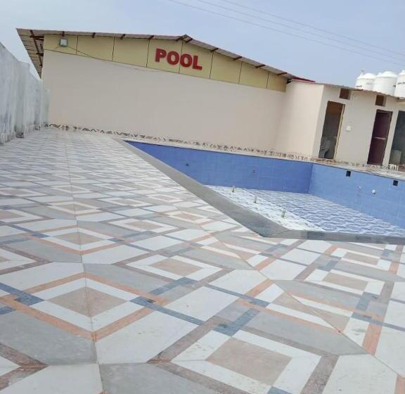 호텔 Shreyash Resorts