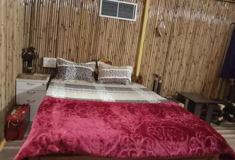 ホテル Shreyash Resorts