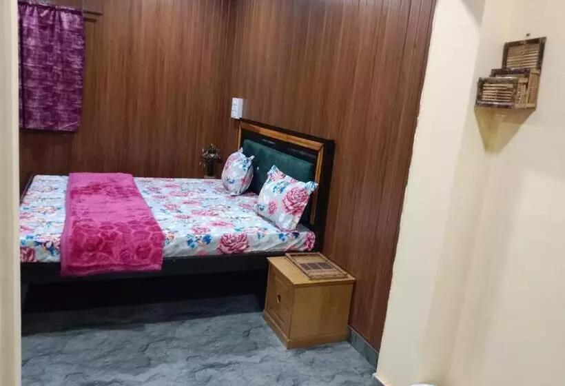 ホテル Shreyash Resorts