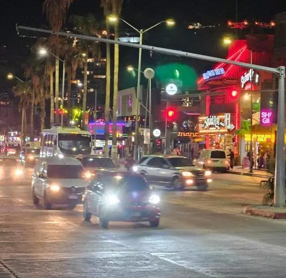 Elegant Condo In An Upscale Building