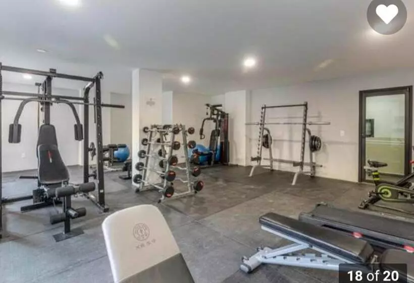 Elegant Condo In An Upscale Building