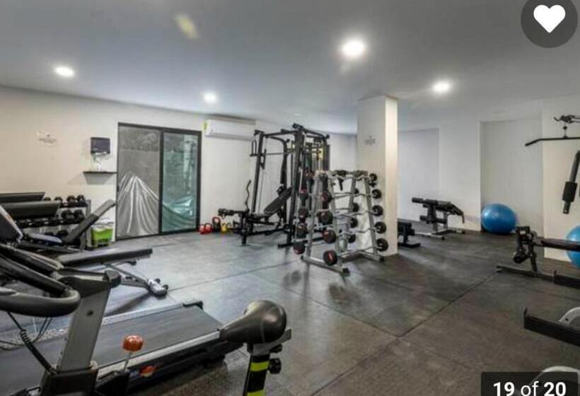 Elegant Condo In An Upscale Building