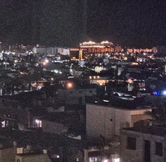 Elegant Condo In An Upscale Building