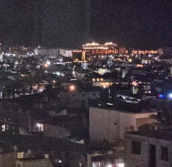 Elegant Condo In An Upscale Building