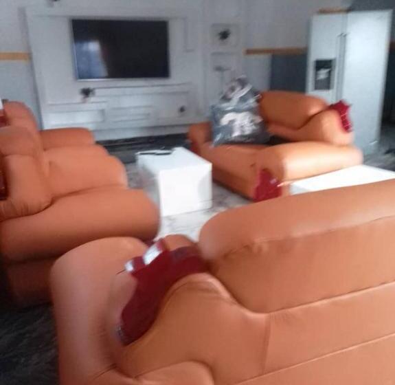 پانسیون Ngome Lounge