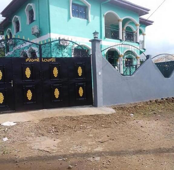 پانسیون Ngome Lounge