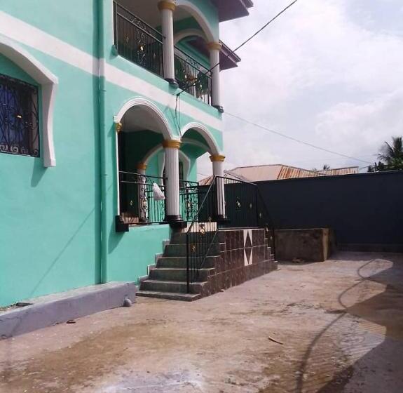 پانسیون Ngome Lounge