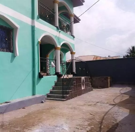پانسیون Ngome Lounge