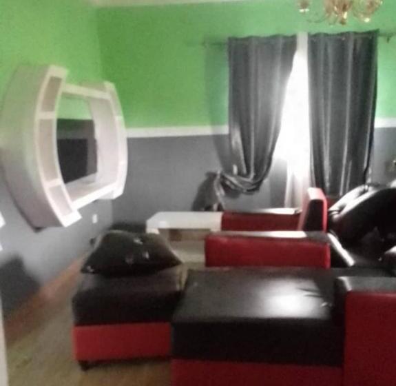 پانسیون Ngome Lounge