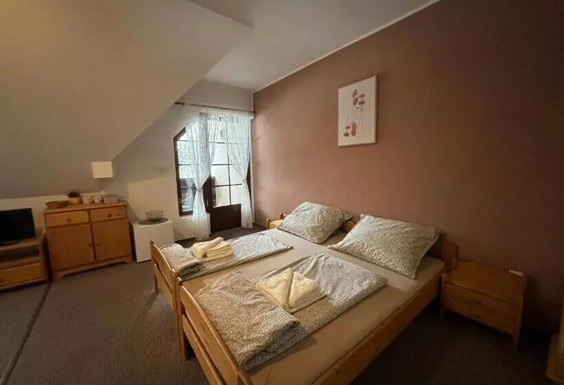 Majatalo Penzion Verde Rosa