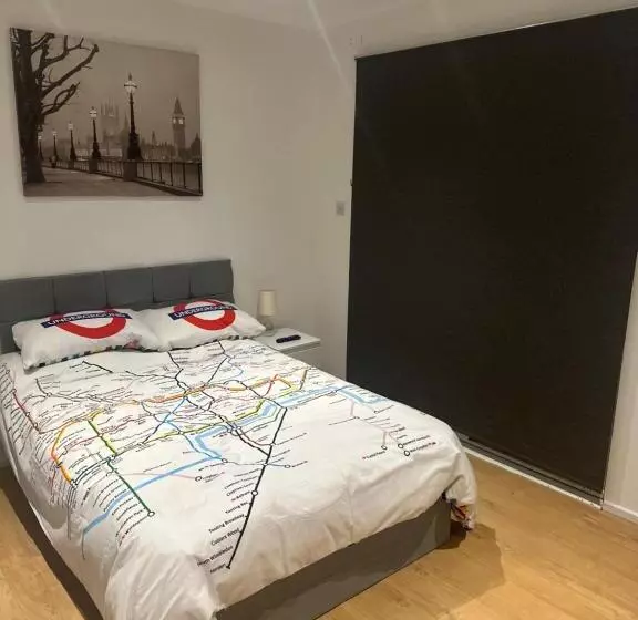 Majatalo Self Contained En Suite Room Very Close To Wembley Stadium