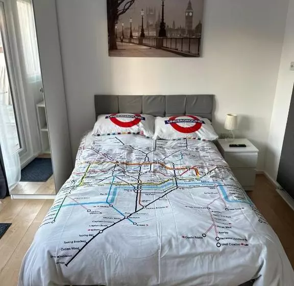 Majatalo Self Contained En Suite Room Very Close To Wembley Stadium