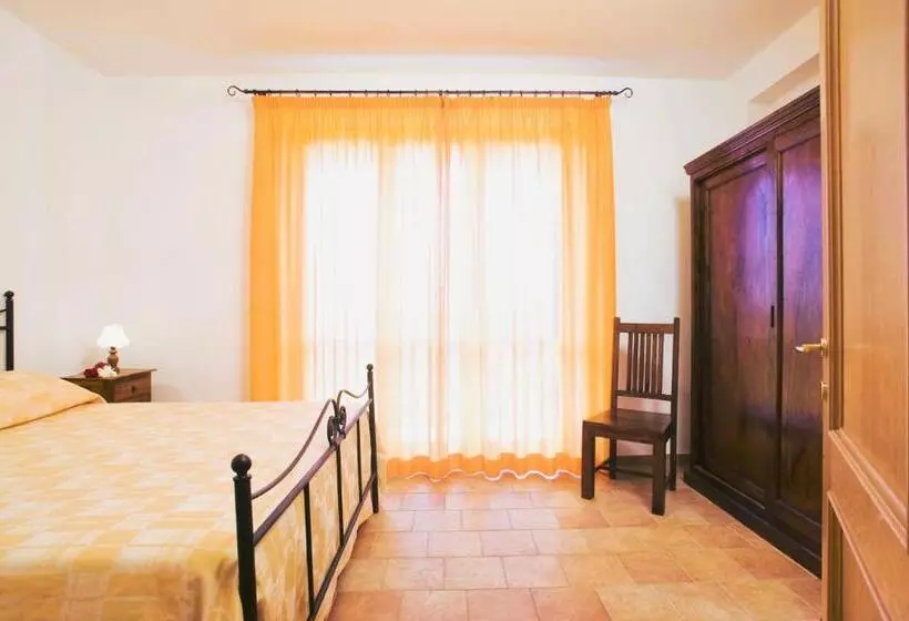 Residence Surrounded By Greenery With Swimming Pool In Sorano