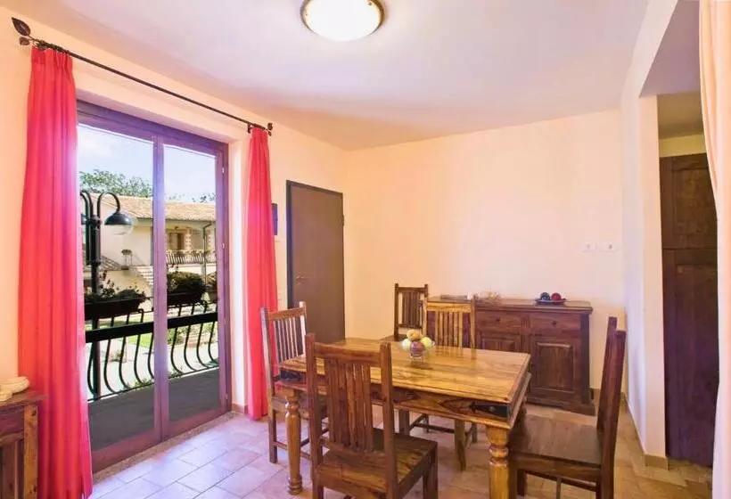 Residence Surrounded By Greenery With Swimming Pool In Sorano