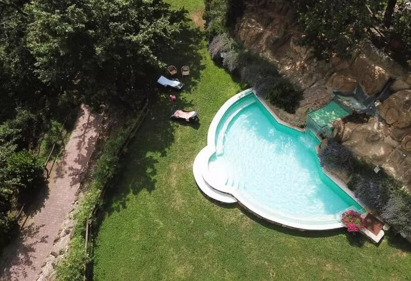 Residence Surrounded By Greenery With Swimming Pool In Sorano