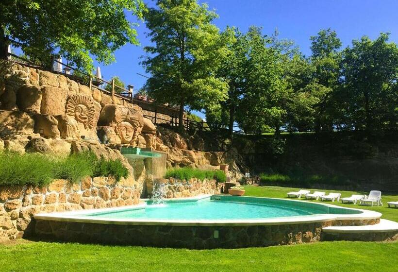 Residence Surrounded By Greenery With Swimming Pool In Sorano