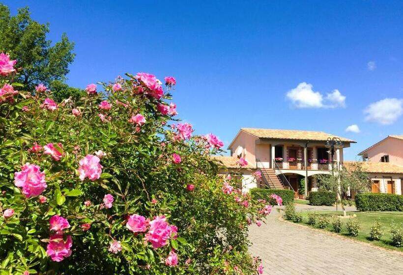 Residence Surrounded By Greenery With Swimming Pool In Sorano