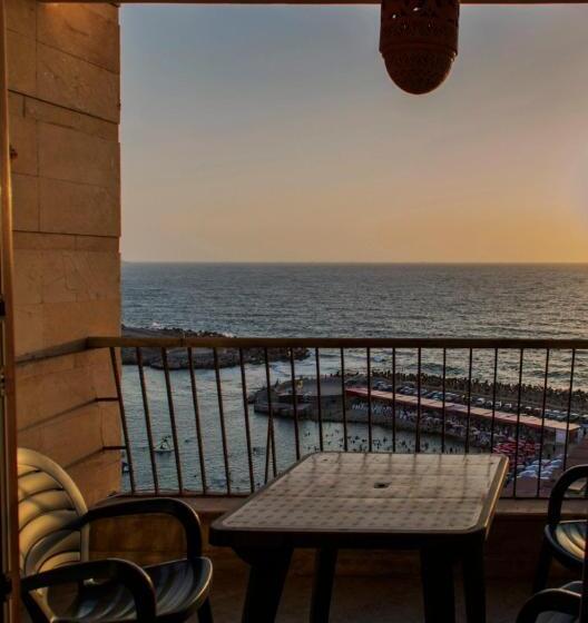 شقة فندقية ساحرة مع اطلالة بانوراميه على البحر