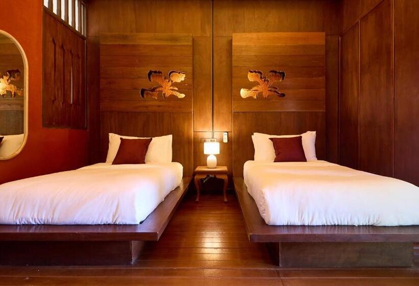 تختخواب و صبحانه Jambolan Chiangmai