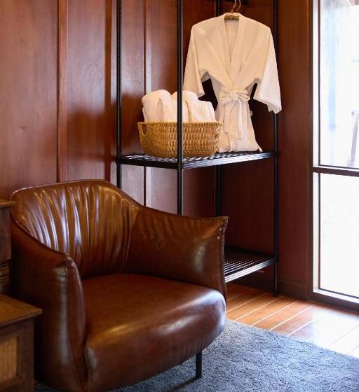 تختخواب و صبحانه Jambolan Chiangmai