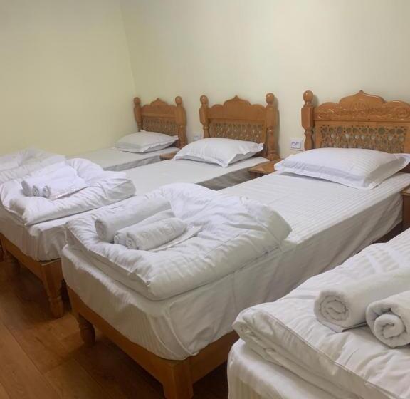 تختخواب و صبحانه Me’roj