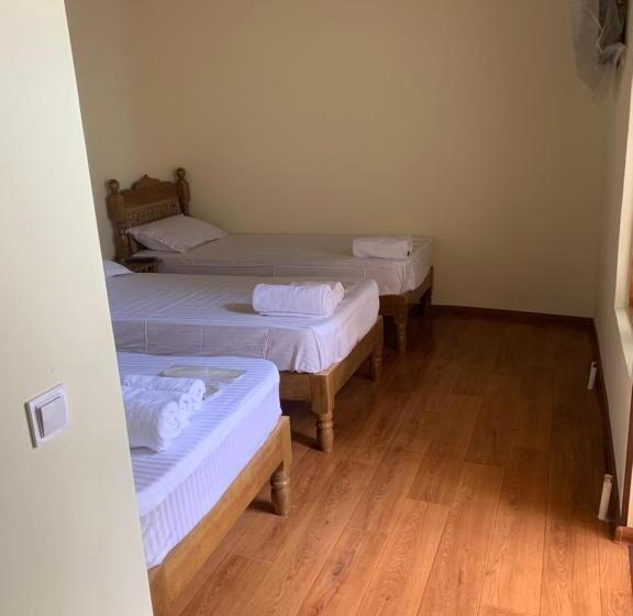 تختخواب و صبحانه Me’roj