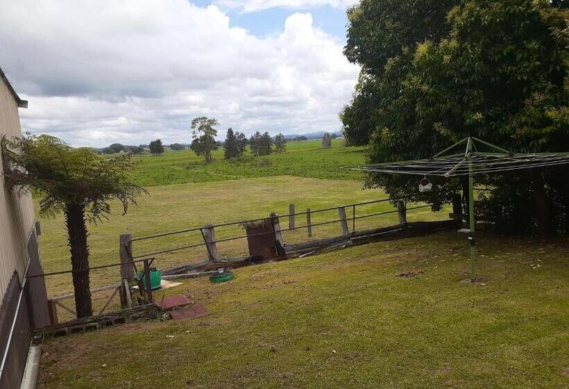 Bed and Breakfast Quiet Property By The River