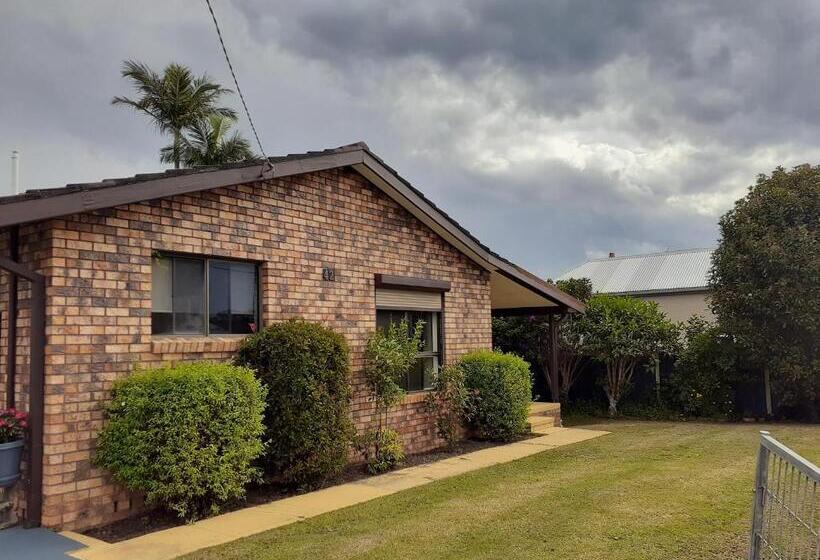 Bed and Breakfast Quiet Property By The River