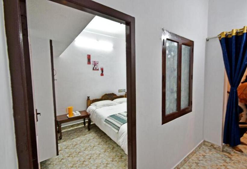 هتل Coral Home Stay