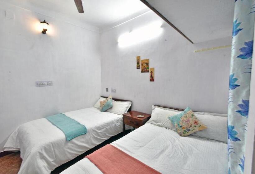 هتل Coral Home Stay