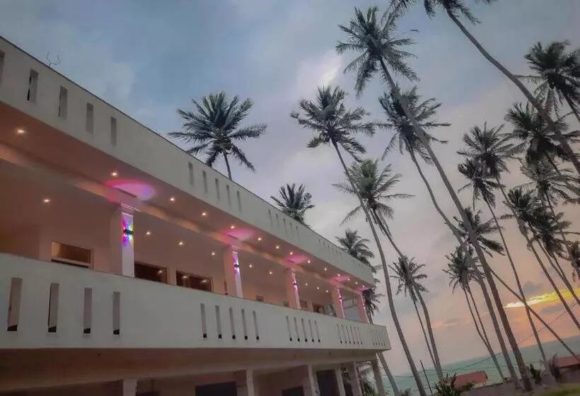 Hotelli Eventide Beach Resort
