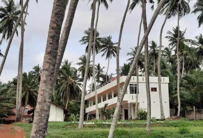 Hotelli Eventide Beach Resort
