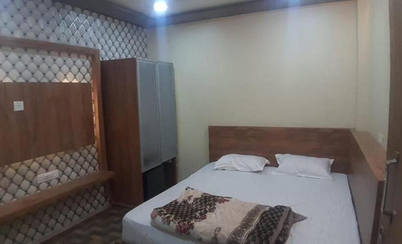 בית מלון כפרי Gupta Avenue