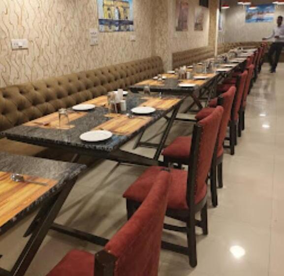 هتل Lake View,chhatarpur