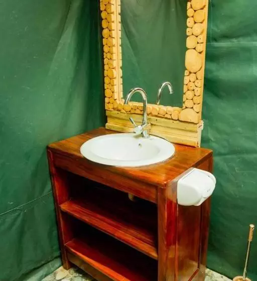 هتل Seven Ranges