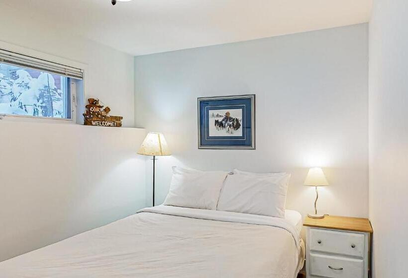 Hotel Snowcrest Village, Unit 5b