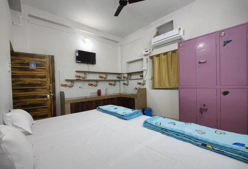 Majatalo Sitaram P Guest House