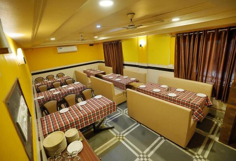 Staymaker Hotel Mayura