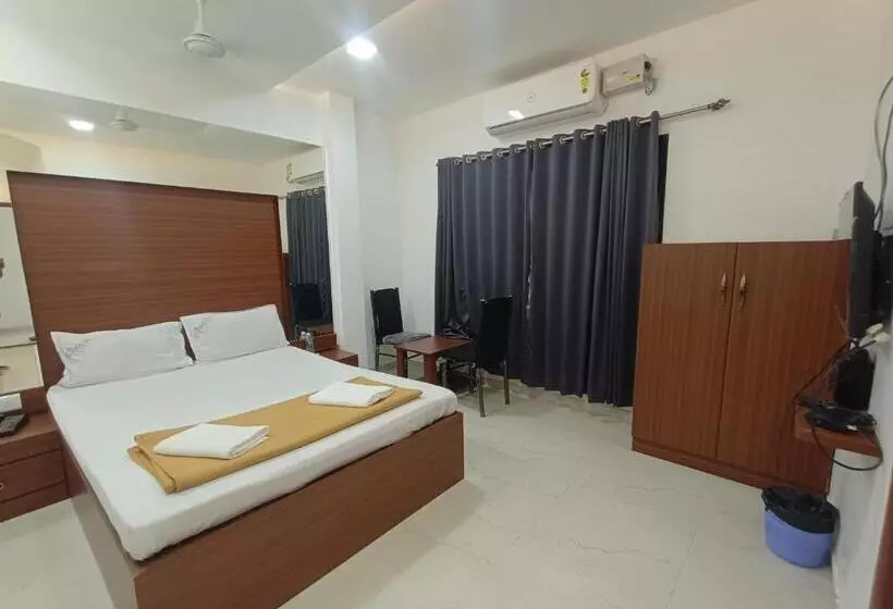 Staymaker Hotel Mayura