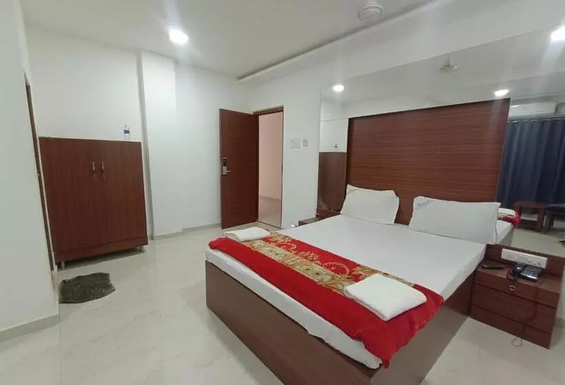 Staymaker Hotel Mayura