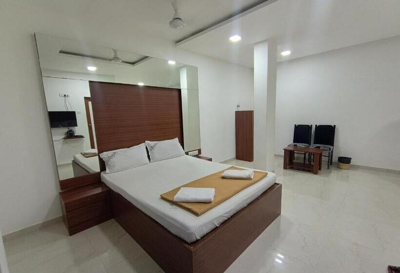 Staymaker Hotel Mayura